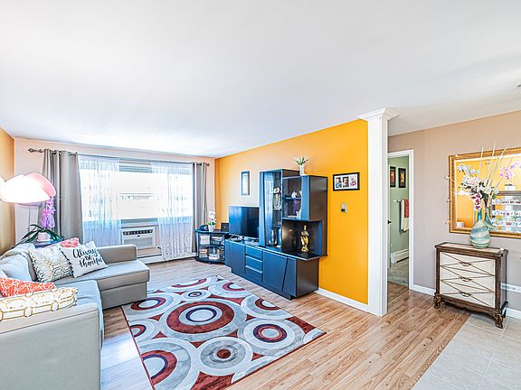 2nd image of 2521 Thatcher Ave APT 3B