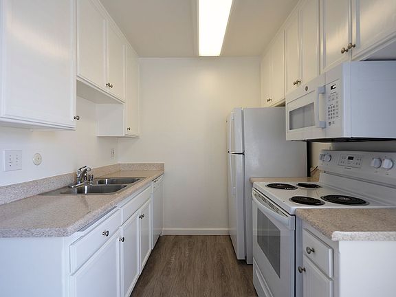 5th image of 3803 Jewell St APT 11