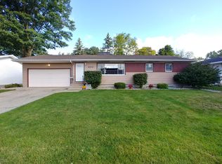 890 Woodside Rd, Muskegon, MI 49441