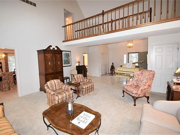 2nd image of 2070 Fairway Cir #12A