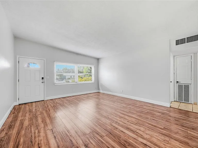 14190 Page Ave — Photo 6