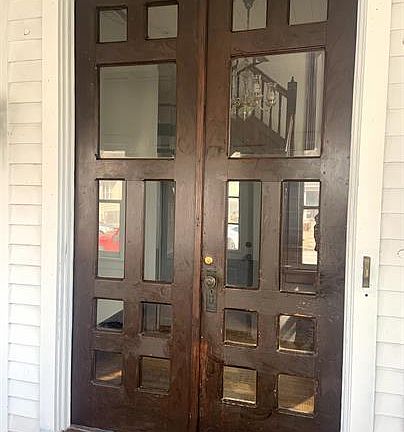 2nd image of 919 6th Ave