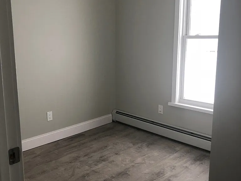 497 Yates St — Photo 3