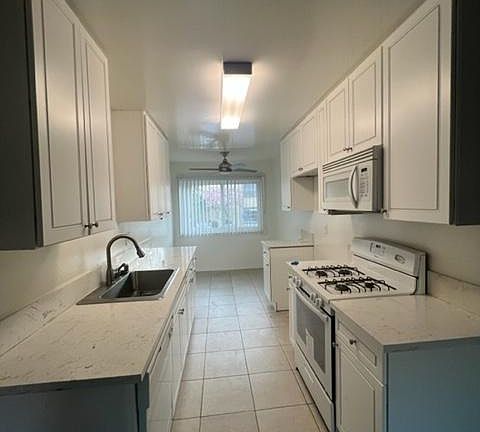 4th image of 4415 Ventura Canyon Ave #13B