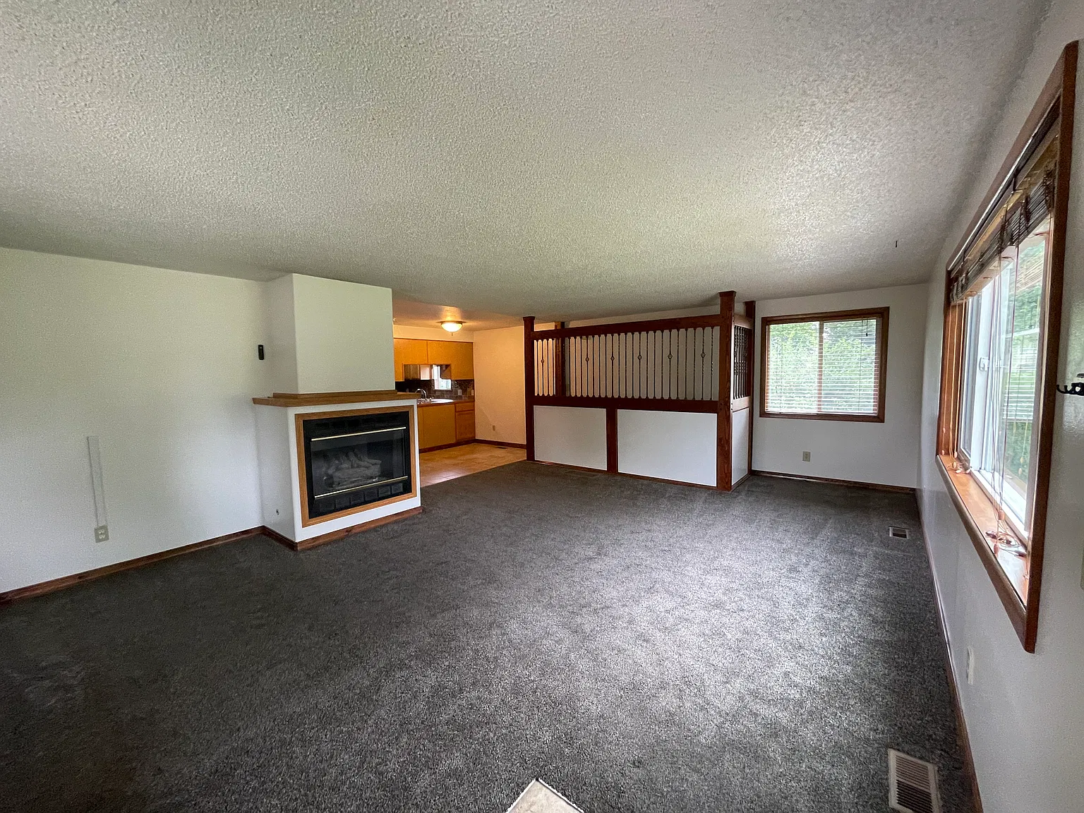 3 bed, 1700 sqft, $1,900 — Photo 1