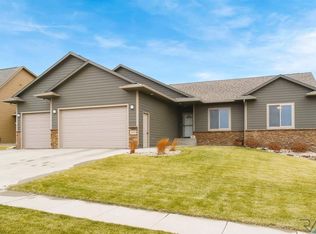 2305 S Silverthorne Ave, Sioux Falls, SD 57110