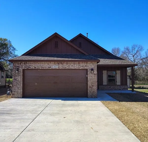 304 W Rollins St — Photo 1