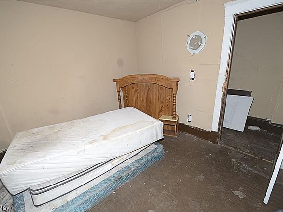 3rd image of 10608 Tacoma Ave
