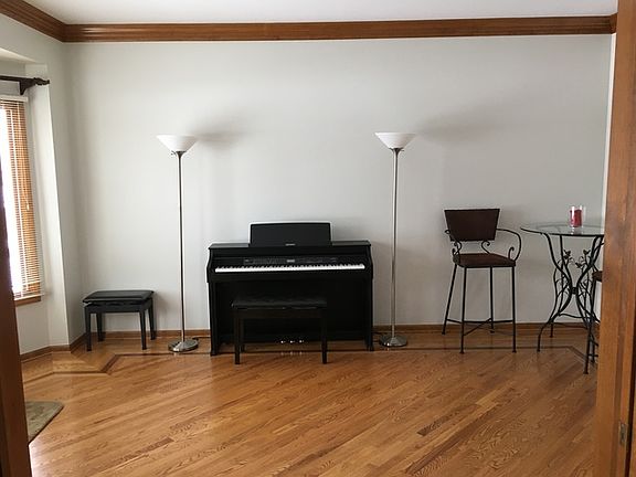 4th image of 677 Waterbury Dr