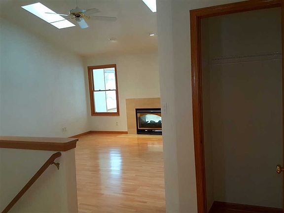 2nd image of 6861 Lanterne Dr