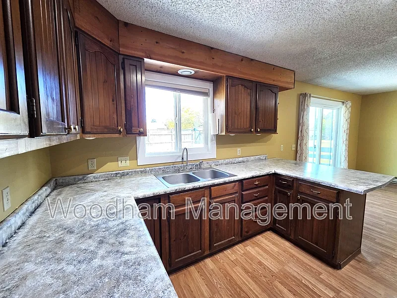 4 bed, 2.5 bath, 1846 sqft, $2,600 — Photo 2