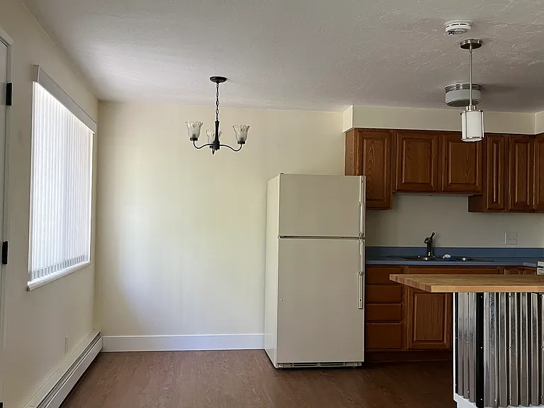 Dining/kitchen