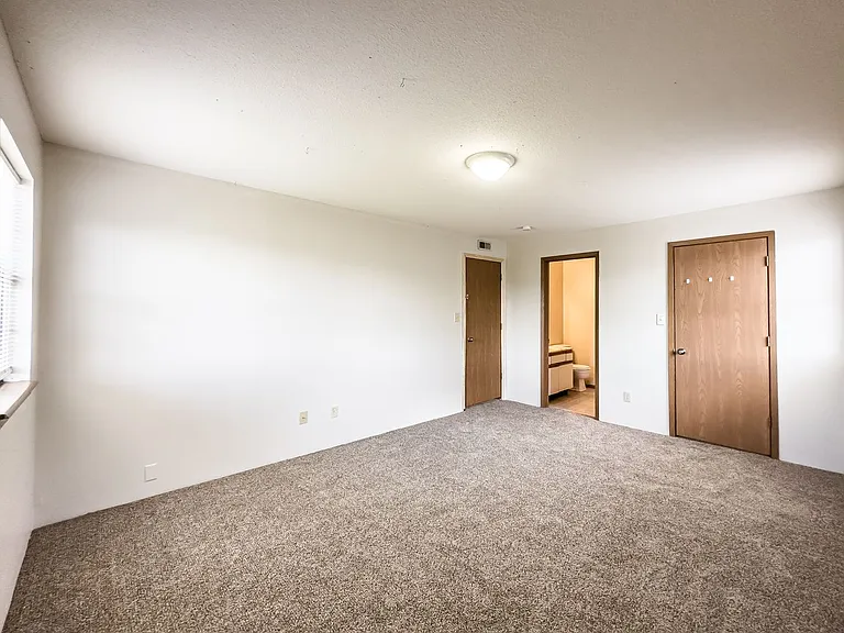 1915 Waverly Ct — Photo 14