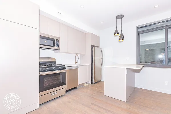 Rented by MySpaceNYC | media 20