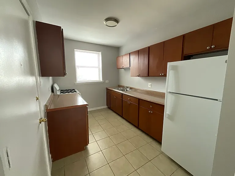 4631 S Lake Park — Photo 5