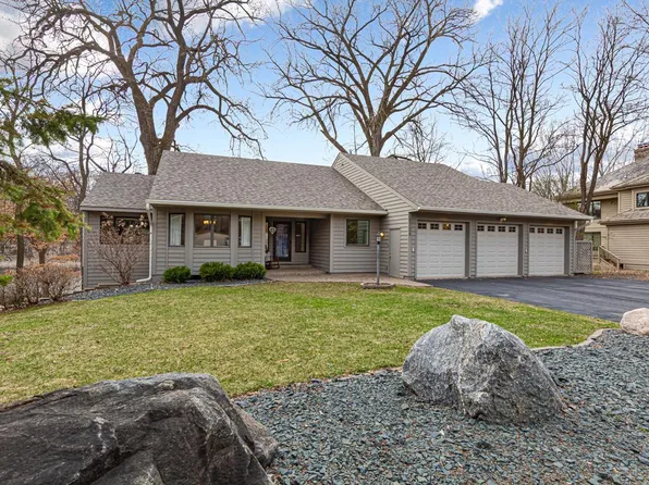 8728 Walton Pond Cir, Bloomington, MN 55438