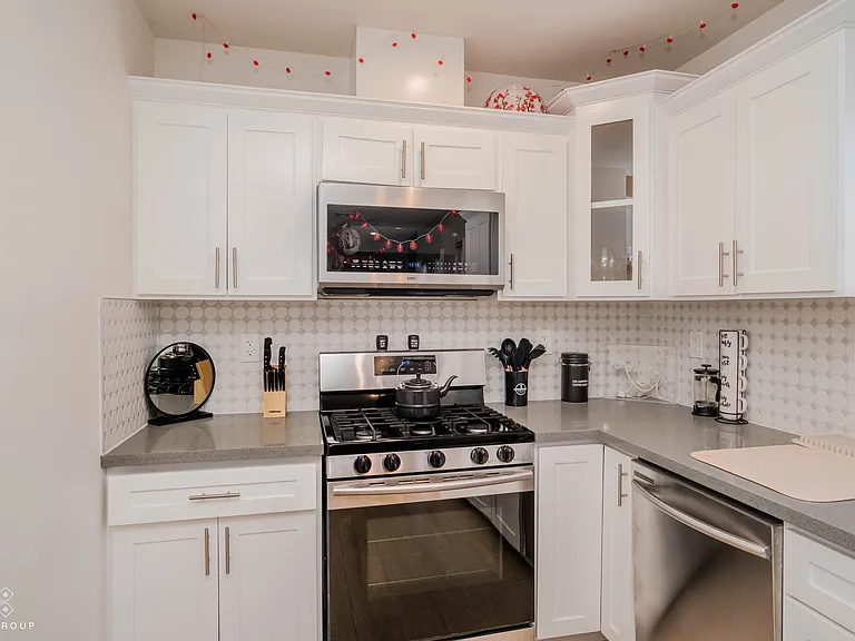 427 N Heliotrope Dr #200 — Photo 27