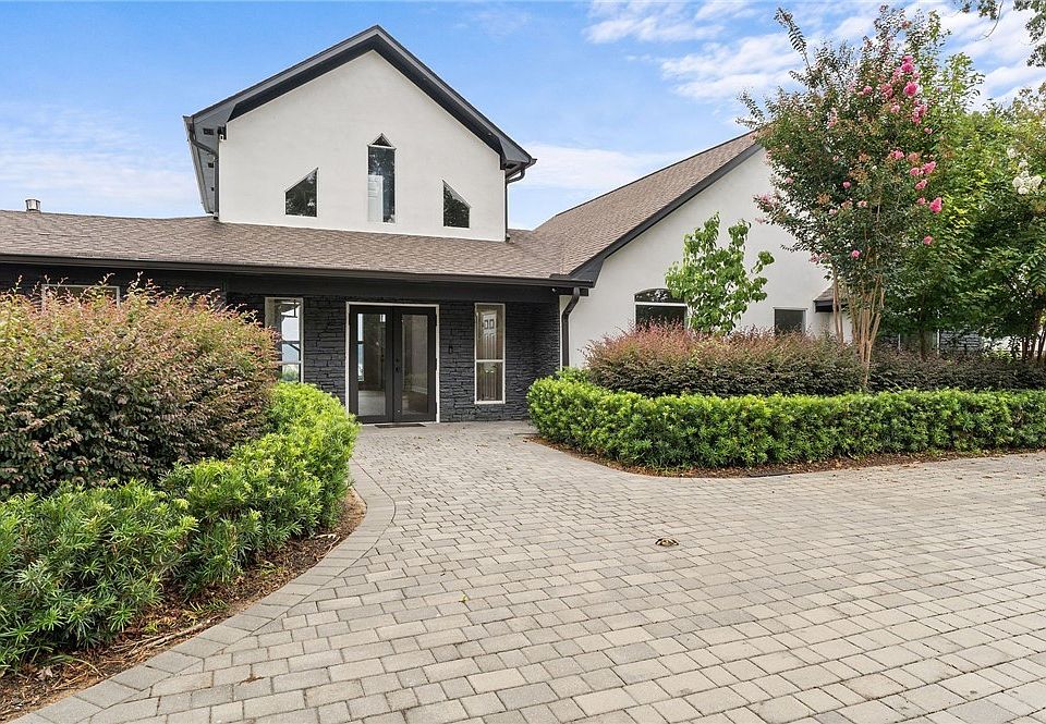 1st image of 13077 Country Club Dr