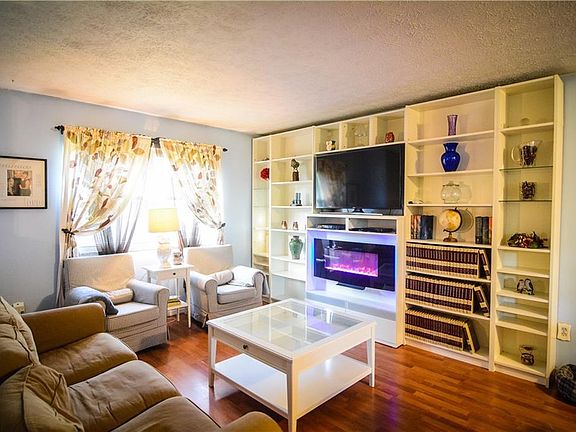 4th image of 8887 Fairlane Dr