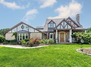 211 E Willow Rd, Prospect Heights, IL 60070