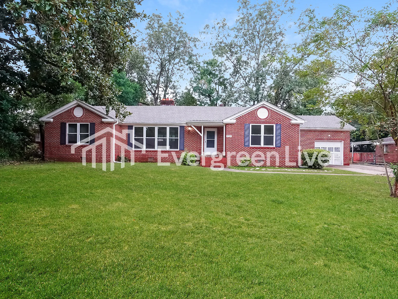 3 bed, 2.0 bath, 2132 sqft, $1,295 — Photo 1