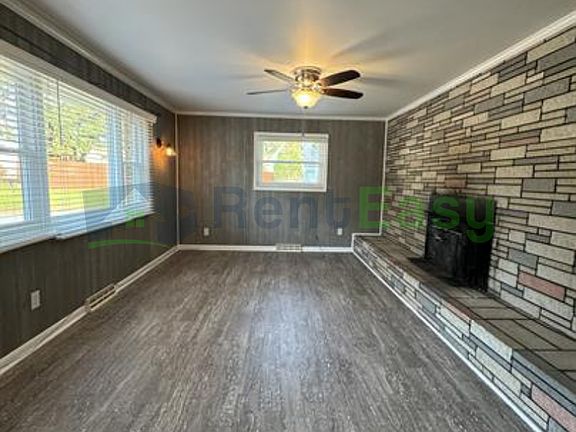 4th image of 300 Oakwood Ave