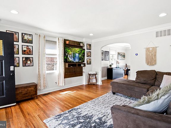 3rd image of 1132 Cobbs St