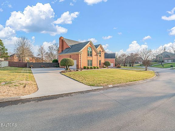 3rd image of 609 Sedgley Dr