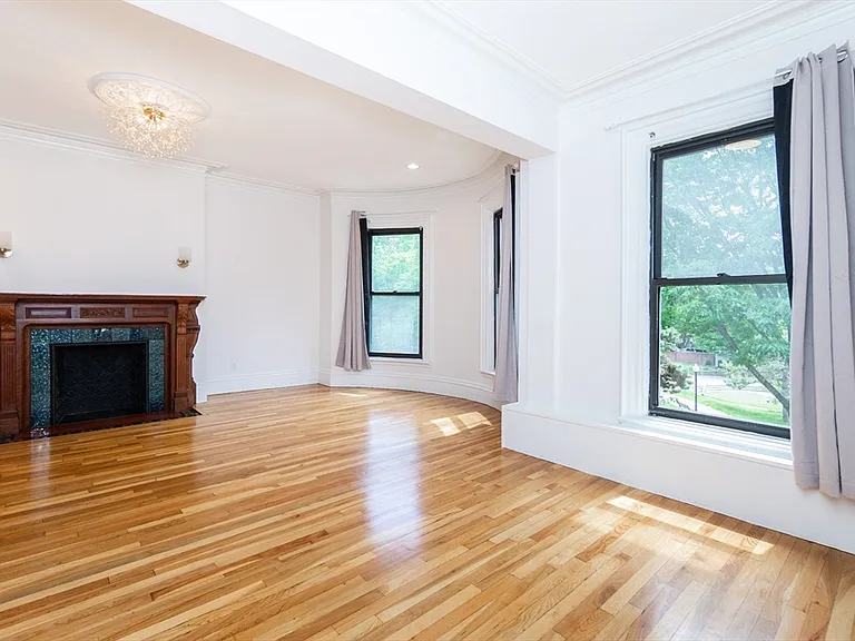 209 W Newton St #3 — Photo 8