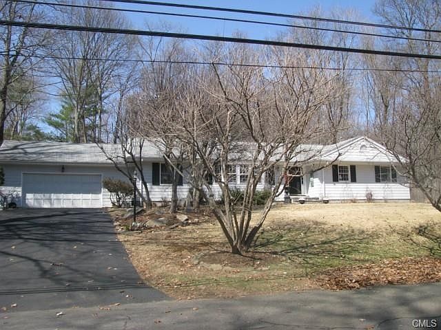 Large New England Ranch with tons of charm!!!