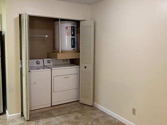 5th image of 300 Lakepointe Dr Unit 201