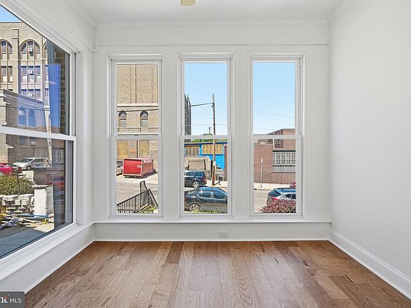 5th image of 5754 W Oxford St