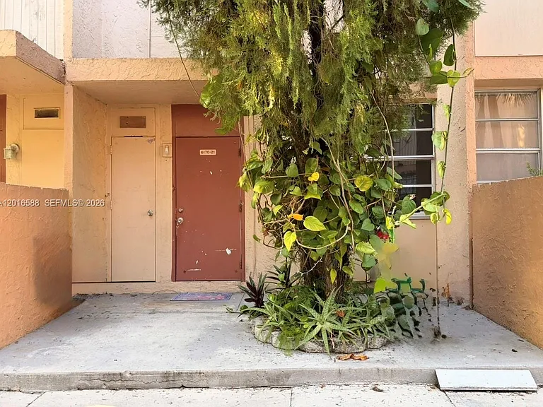 6170 SW 68th St #21 — Photo 11
