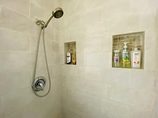 415 Lucy Ct — Photo 5