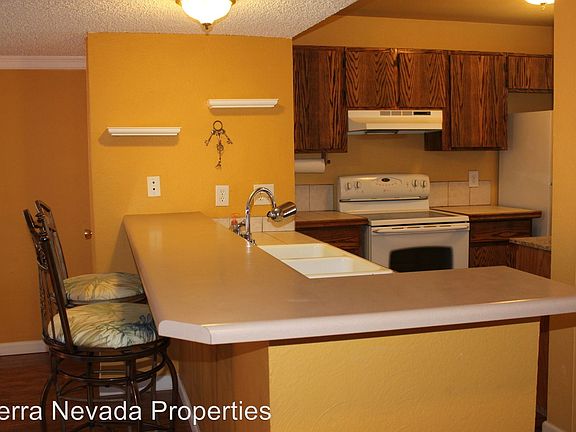 5th image of 1073 Bradley Sq