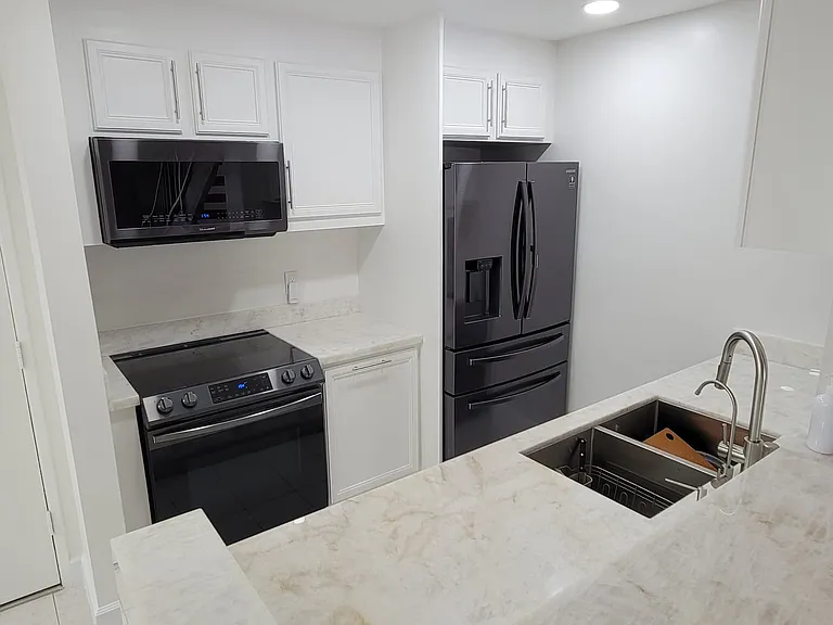 5460 White Oak Ave — Photo 8