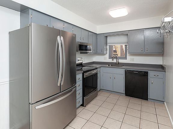 3rd image of 2029 NW Hickory Ln #1