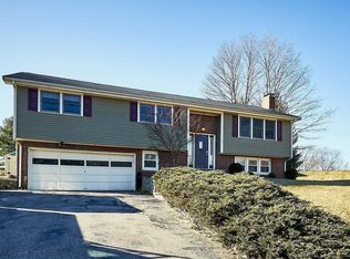 20 Country Club Dr, Franklin, MA 02038