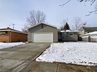 5814 W Glenn Dr, Maple Heights, OH 44137