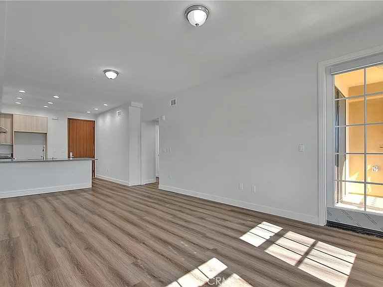 501 W Foothill Blvd #201 — Photo 7