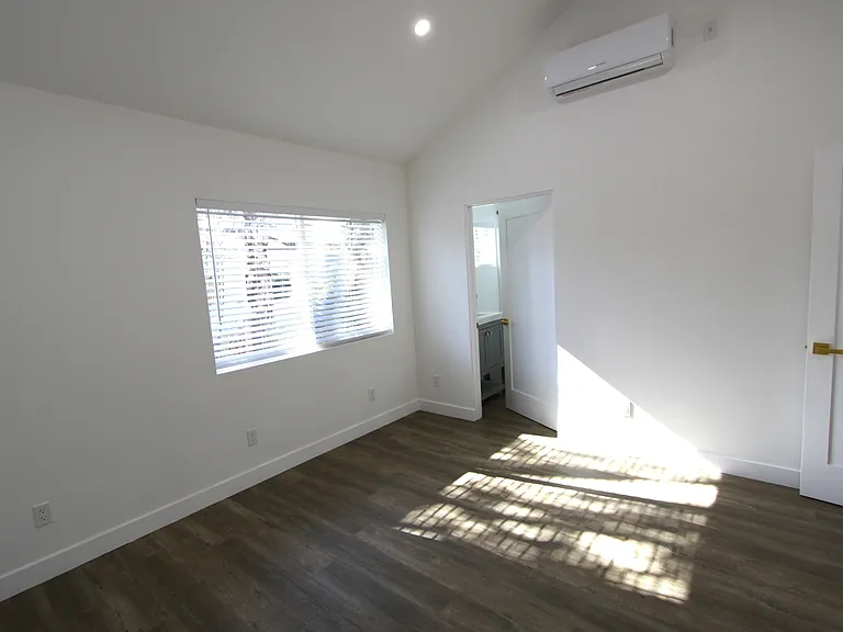 3711 Lomitas Dr — Photo 7