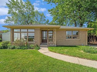 22538 E Ten Mile Rd, Saint Clair Shores, MI 48080