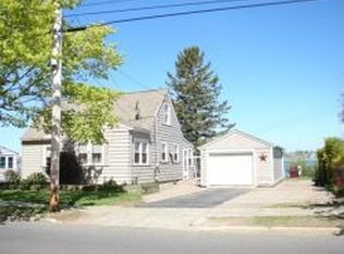 51 Memorial Dr, Salem, MA 01970