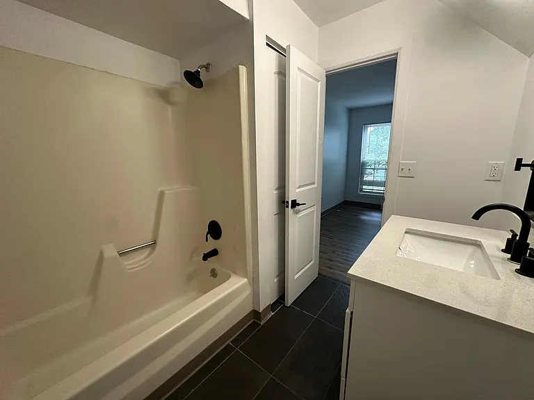 University Park Apartments near Cornell University — Photo 606