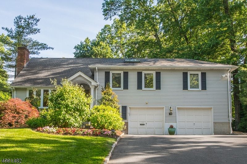 2nd image of 10 Rumson Rd