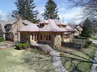 2004 Ludington Ave, Wauwatosa, WI 53226