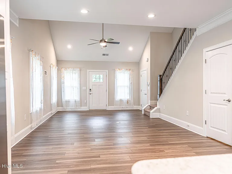 315 Mashie Ct — Photo 13