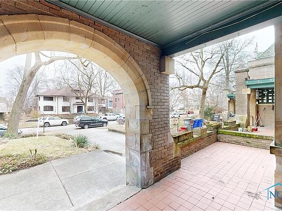 2nd image of 2373 Scottwood Ave