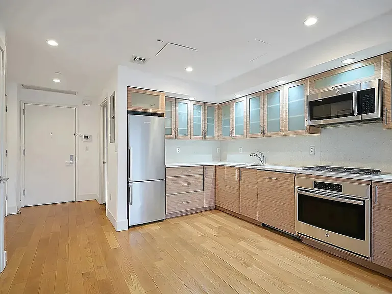 344 E 110th St #2DD — Photo 3