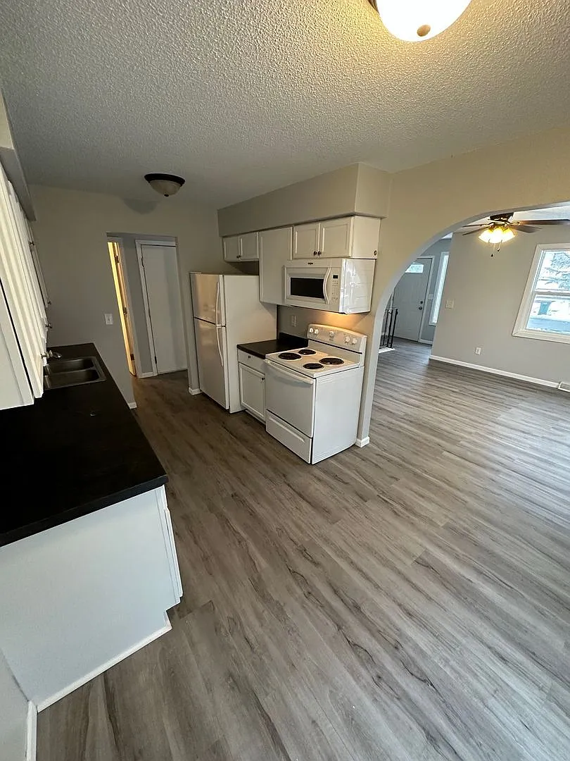 Coming Soon! Spacious 4 Bed, 2 Bath Home With Fenced Yard, Deck & Garage — Photo 4